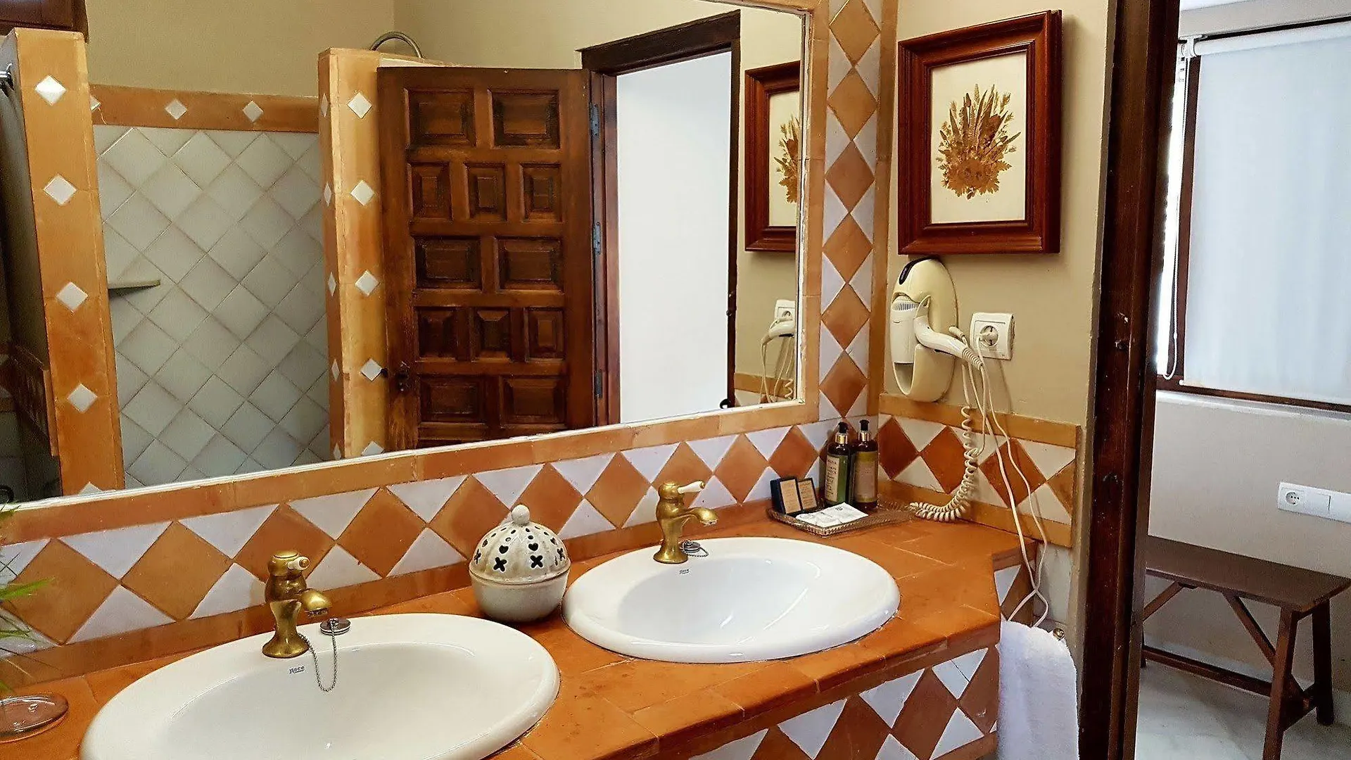 Bed & Breakfast Palacio Del Cobertizo De Santa Ines Granada